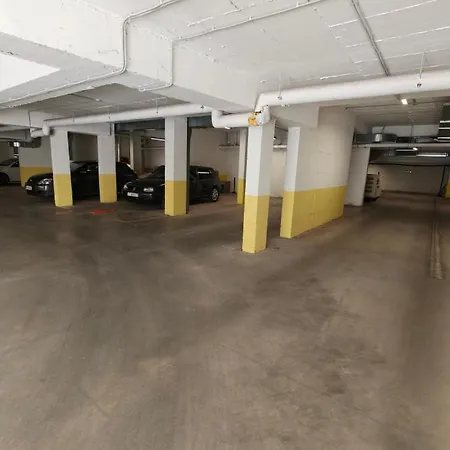 Saharov Fa - Spacious With A Parking Spot * וארנה