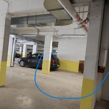 Saharov Fa - Spacious With A Parking Spot Апартамент *
