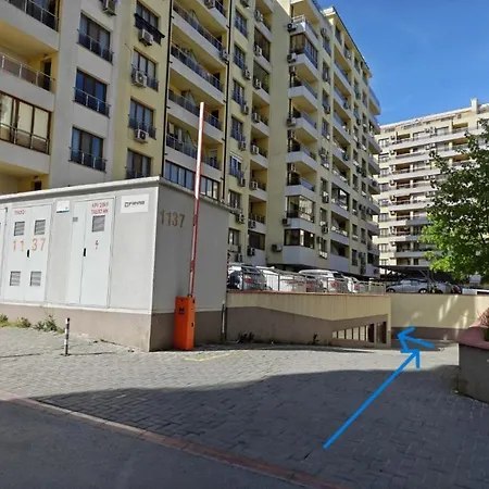 Saharov Fa - Spacious With A Parking Spot Апартамент *