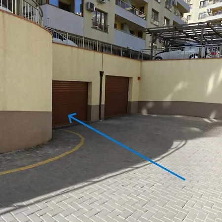 Saharov Fa - Spacious With A Parking Spot Апартамент *
