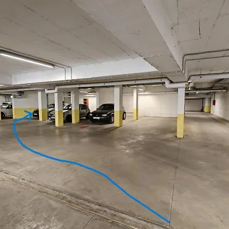 Апартамент Saharov Fa - Spacious With A Parking Spot Варна